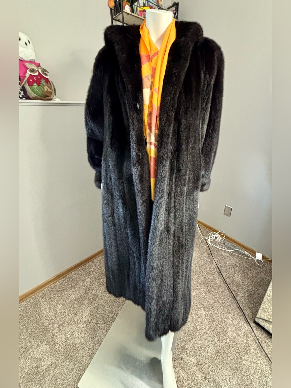 Stunning Vintage Real Mink Fur Coat - full length, size 8/48